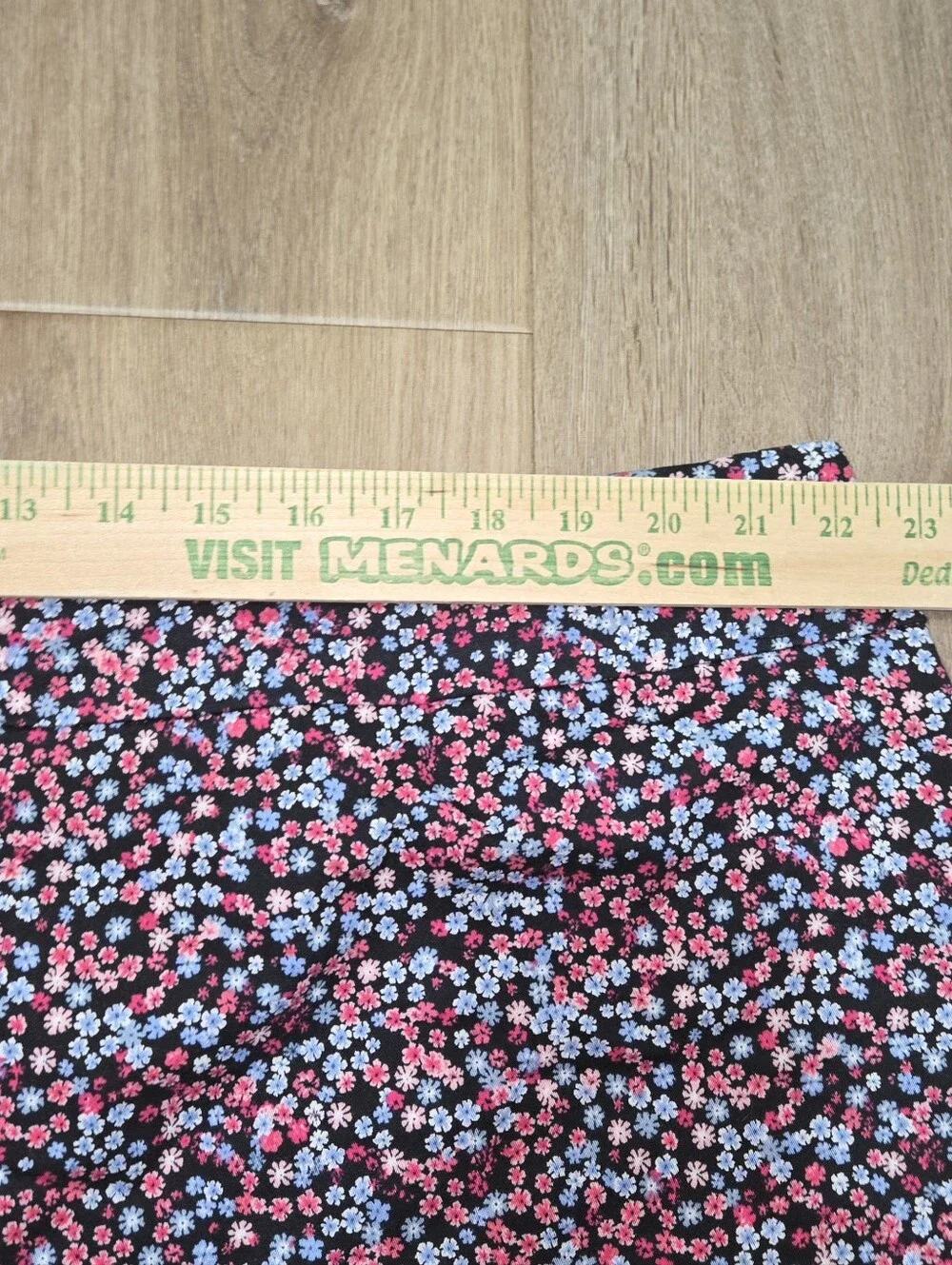 Croft & Barrow Black Floral Shorts with Pink & Blue Daisies Size 24W